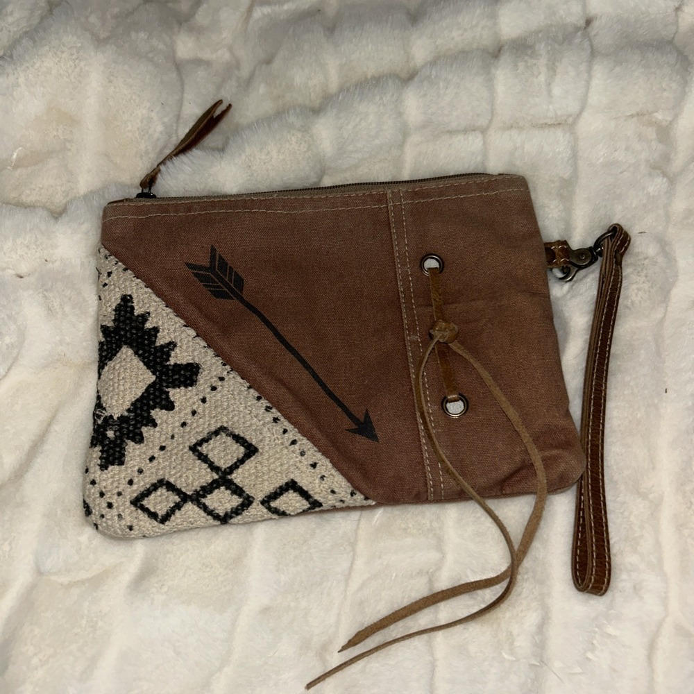 Bhrayna Wristlet Clutch Bag with SW Design, NWOT, leather trim, brass hardware